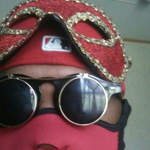 Meet your Posher, Cornelious